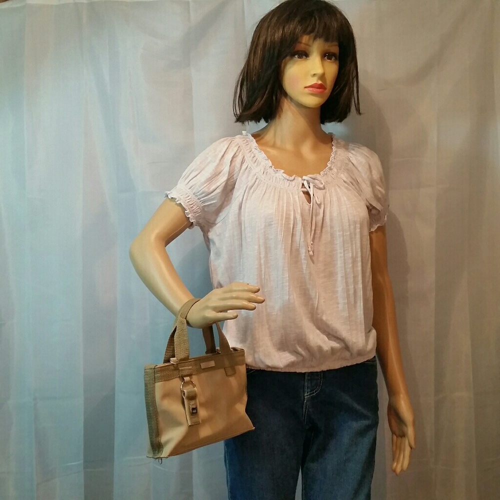 🛍 Purse w/ primping area